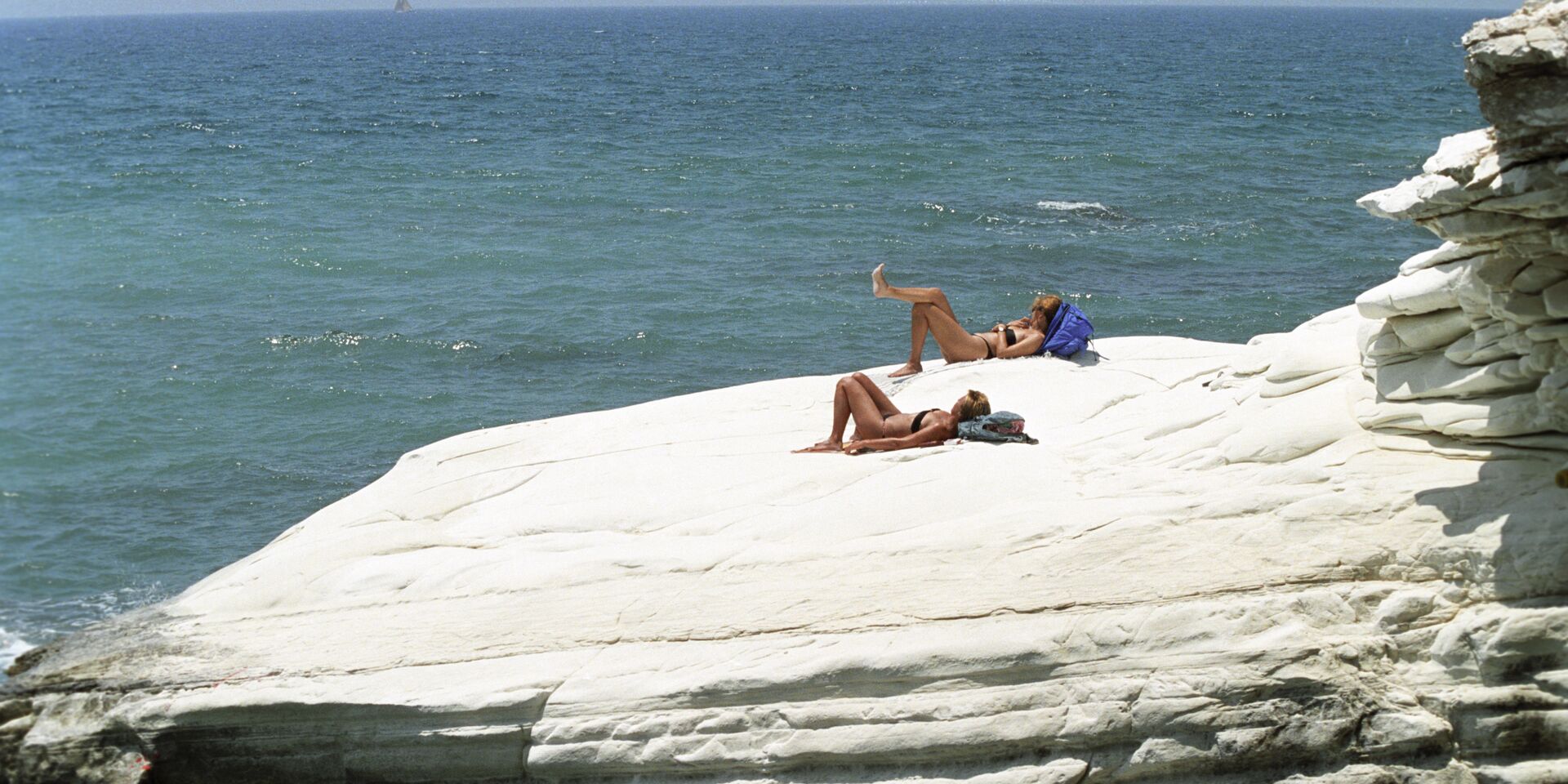 Отдыхающие на пляже Кипра - ИноСМИ, 1920, 21.12.2023