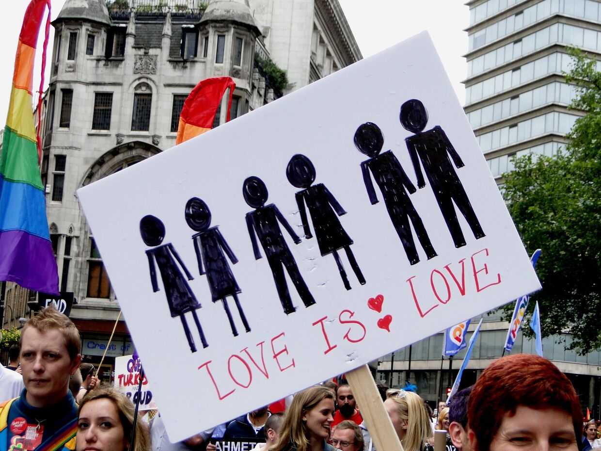 Юбилейный лондонский гей-парад собрал пять тысяч участников и сотни тысяч зрителей