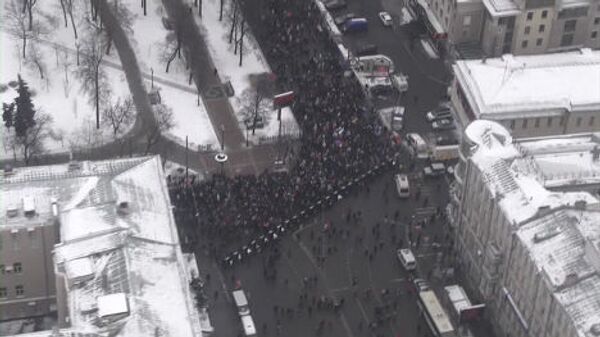 Кадры шествия оппозиции в центре Москвы, снятые с вертолета МВД