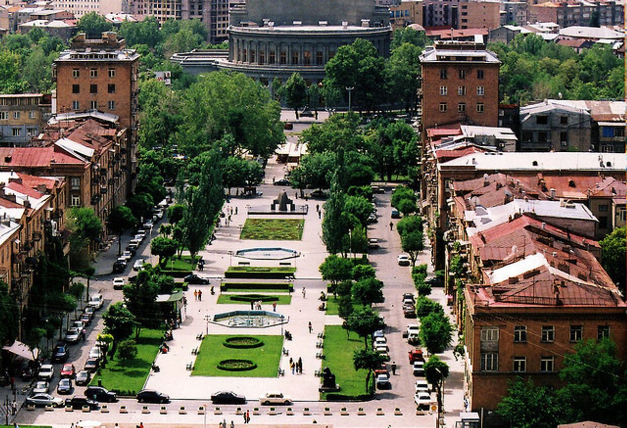 Одна из площадей Еревана