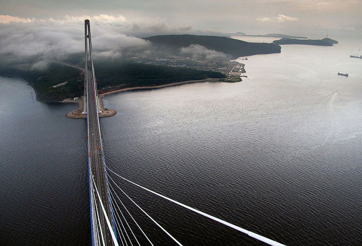 Вид с моста во Владивостоке