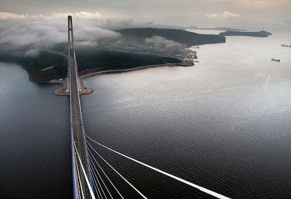 Вид с моста во Владивостоке