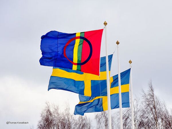 Флаги народа саами и Швеции