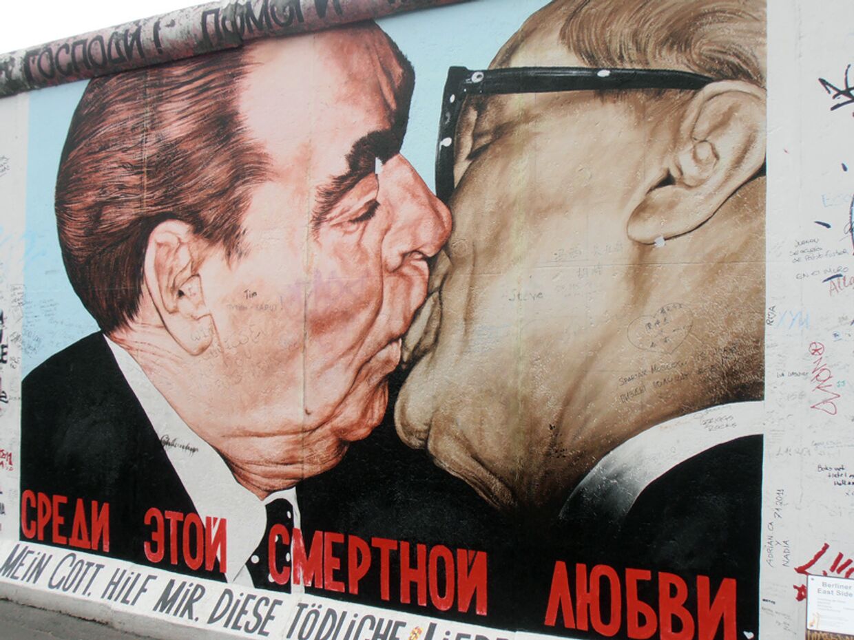 Дмитрий Врубель. «Господи! Помоги мне выжить среди этой смертной любви» на Берлинской стене