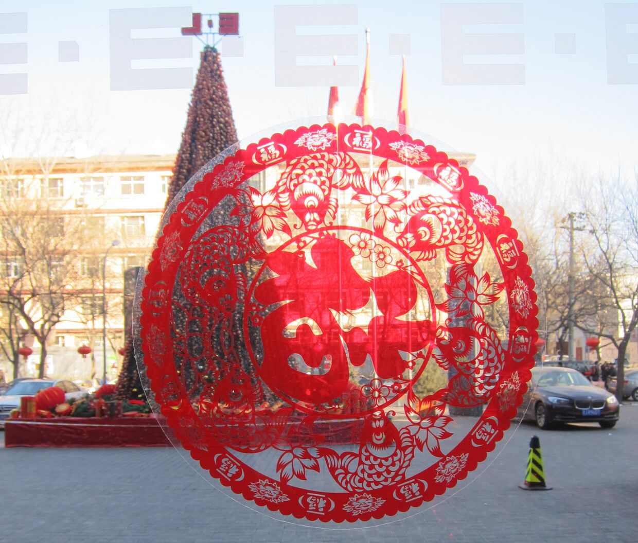 Традиционные новогодние украшения во время Праздника Весны в Китае