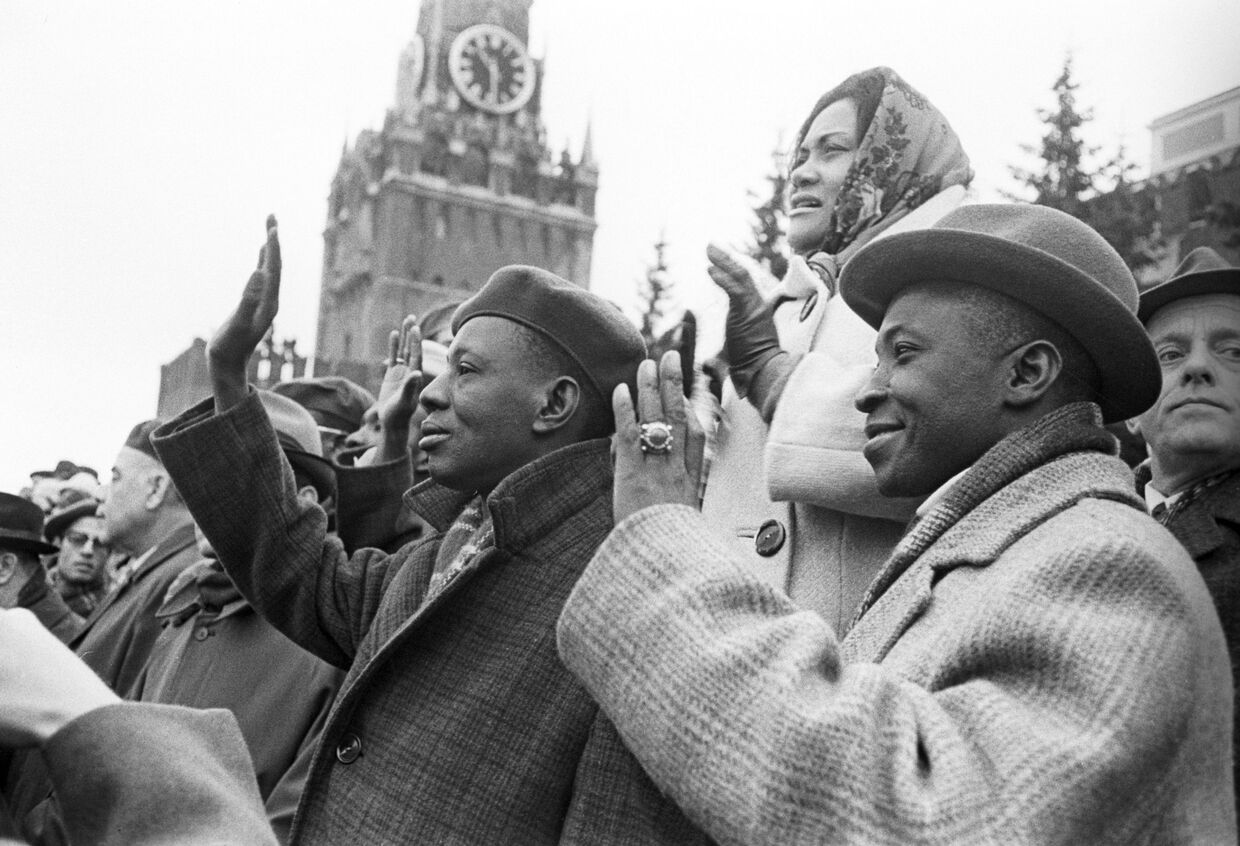 С. Джомбан и К. Карамоко на демонстрации 1 мая 1971 года