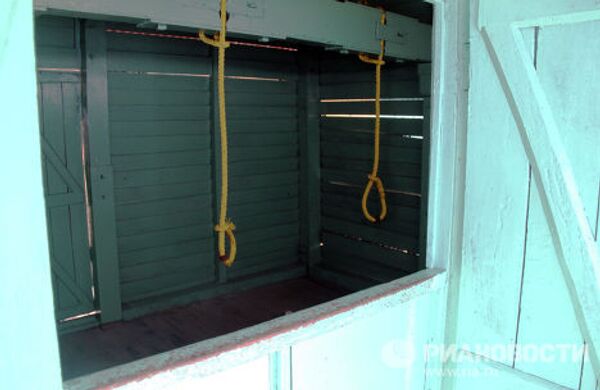 Виселица с системой открывающихся в полу люков в Сотовой Тюрьме в городе Порт-Блэр