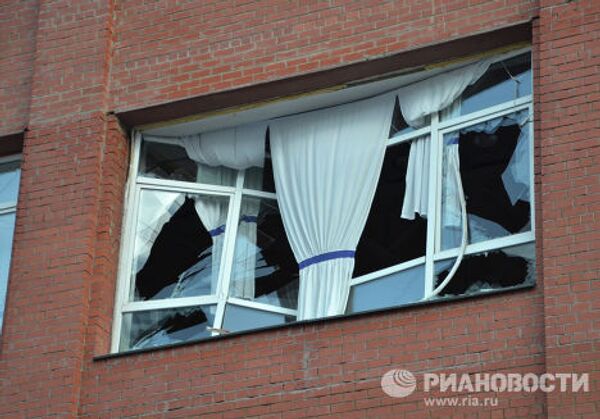 Разрушения остекления высотных зданий из-за метеоритного дождя в Челябинской области