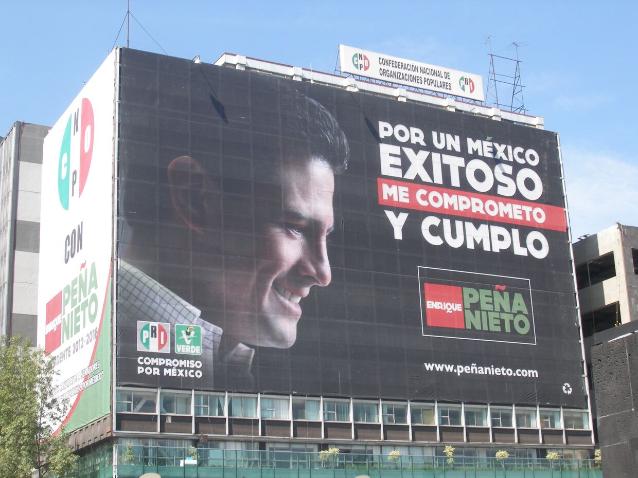 Уличная реклама кандидата от ИРП Энрике Пенья Ньето