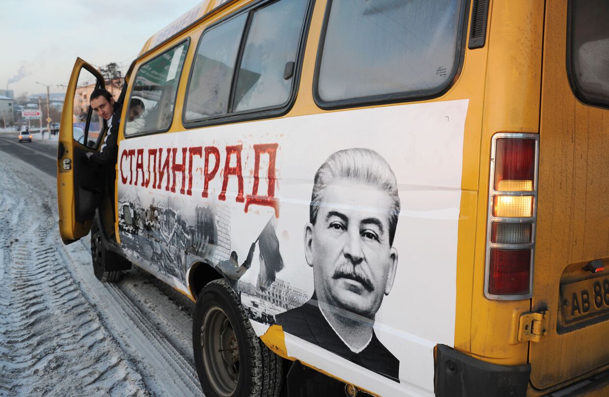 Маршрутка с изображением Сталина в Чите
