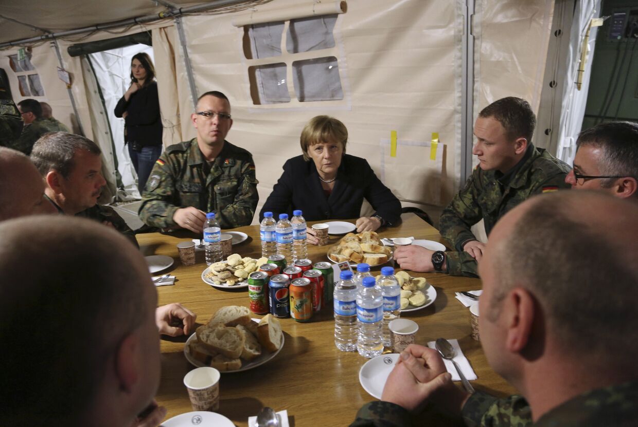 Ангела Меркель на встрече с немецкими военными