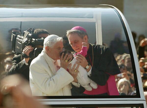 Папа Римский Бенедикт XVI перед последней аудиенцией в Ватикане
