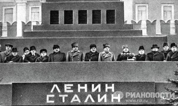 Трибуна Мавзолея в день похорон Иосифа Виссарионовича Сталина