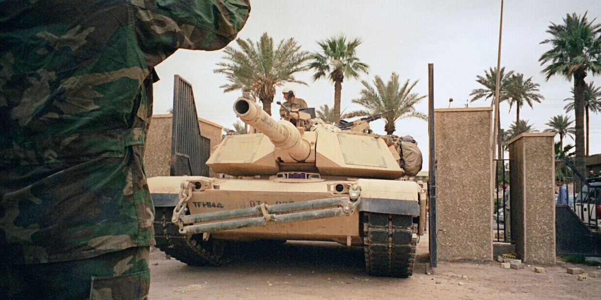Американские танки у национального музея в Багдаде