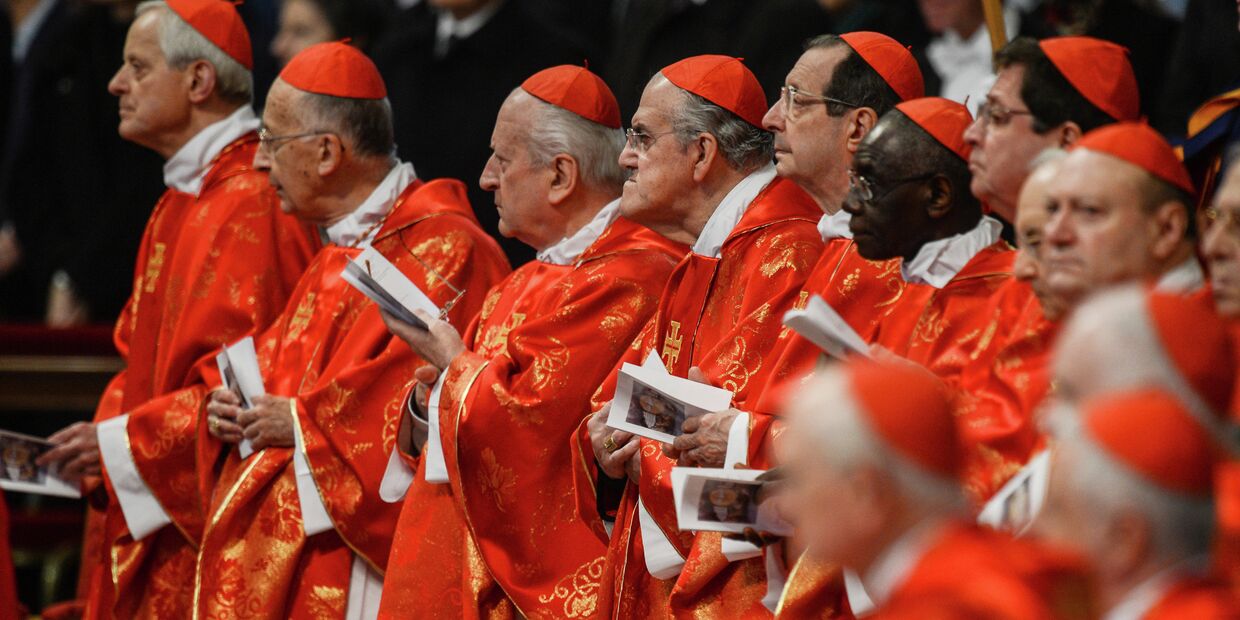 Торжественная месса в Ватикане. Архив Торжественная месса в Ватикане. Архив