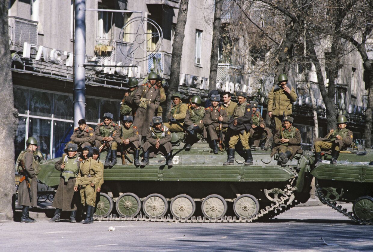Военное положение в Таджикистане, 1990 г.