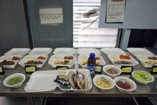 Обед на базе ВМС США в Гуантанамо 