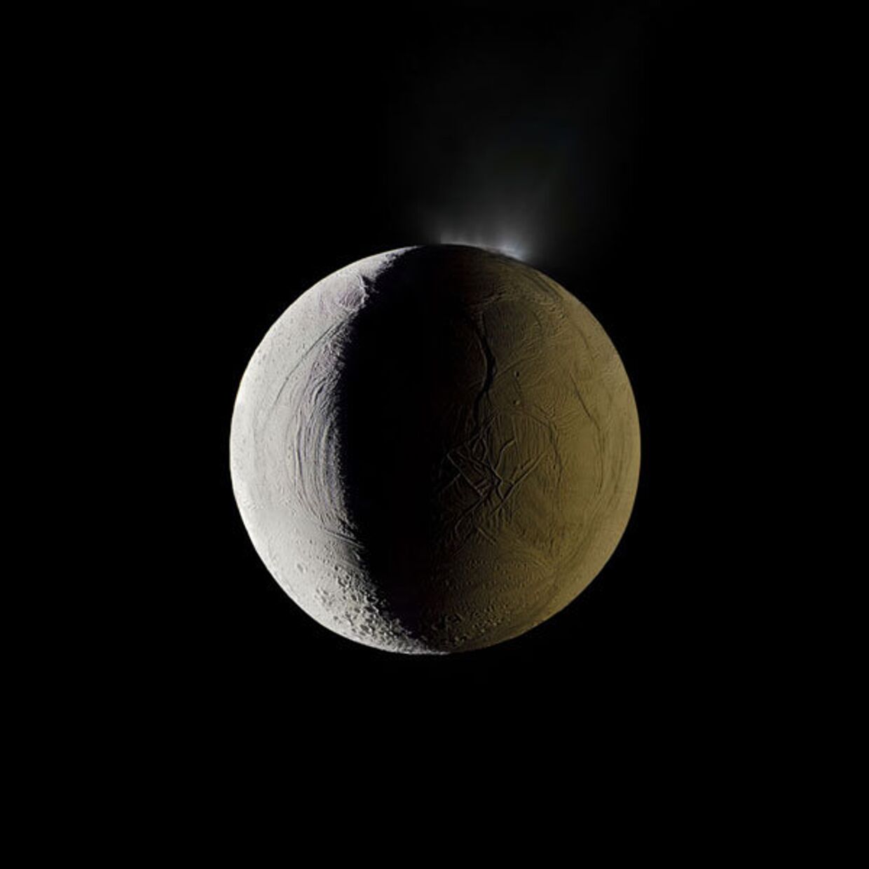 Энцелад — шестой по размерам спутник Сатурна