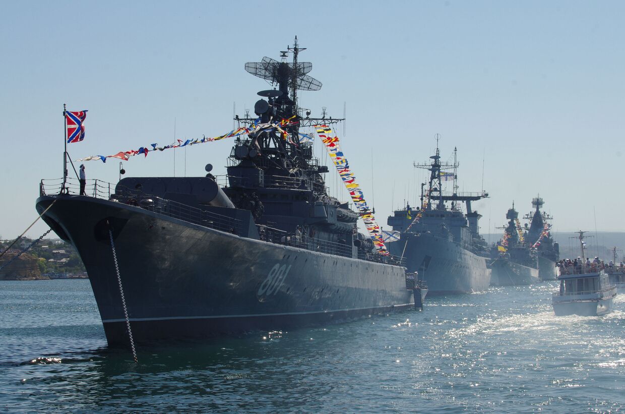 Репетиция парада кораблей к Дню ВМФ РФ и Дню флота Украины, июль 2012 г.