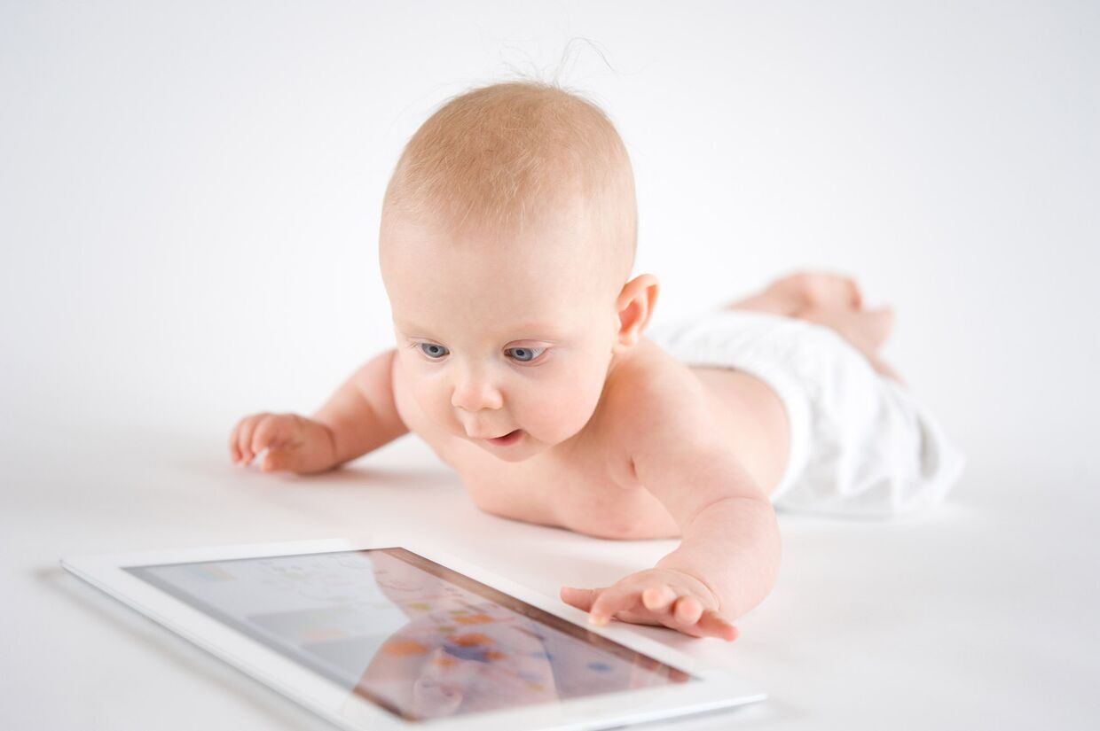 Ребенок с iPad