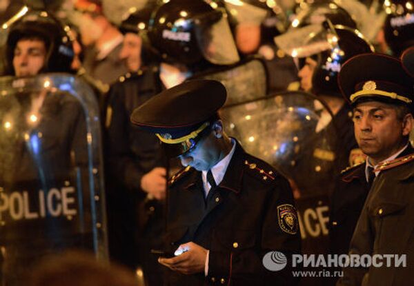 Усиленные наряды полиции, перекрывшие проспект Баграмяна