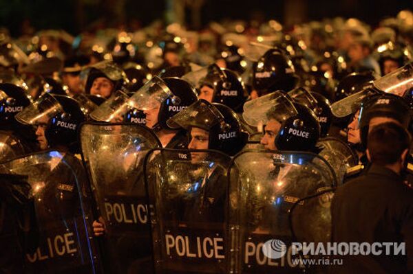 Усиленные наряды полиции, перекрывшие проспект Баграмяна