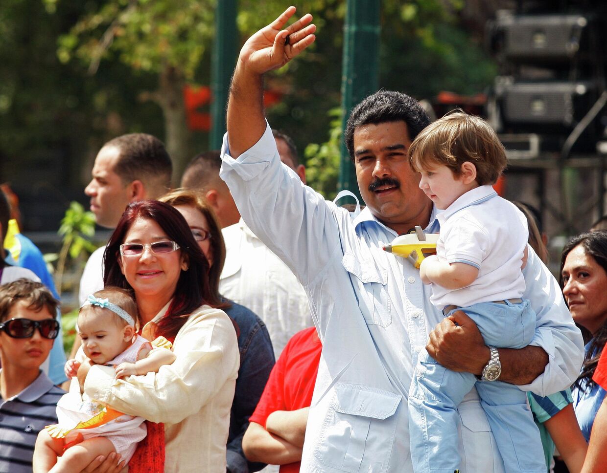 Кандидат на пост президента Венесуэлы Николас Мадуро и его жена Силия Флорес