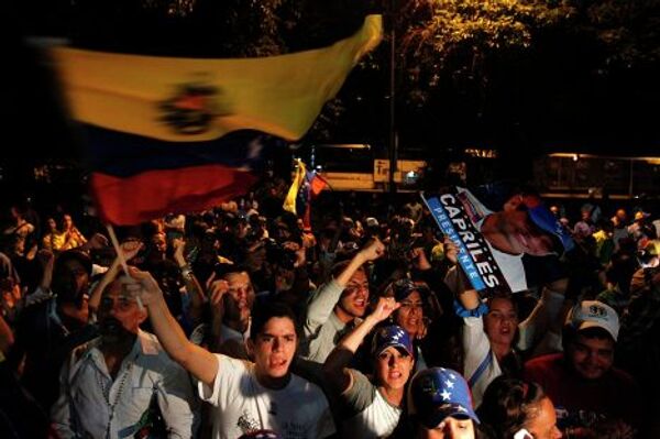 Сторонники кандидата в президенты Венесуэлы Энрике Каприлеса