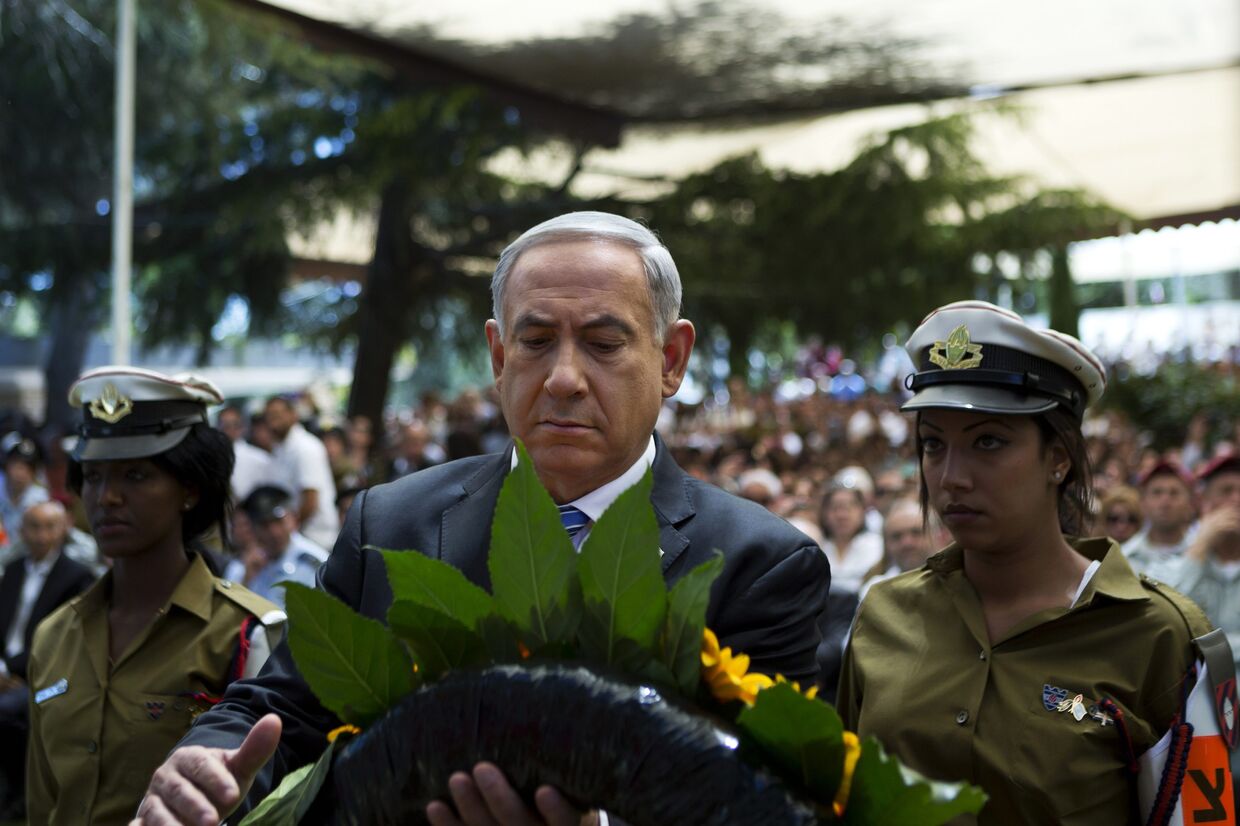 Биньямин Нетаньяху возлагает венок в День памяти сограждан, павших в боях или погибших в результате враждебных действий