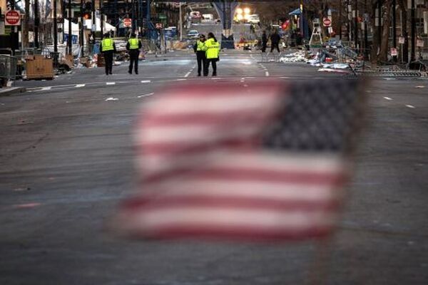 Полиция работает на месте взрывов в Бостоне 