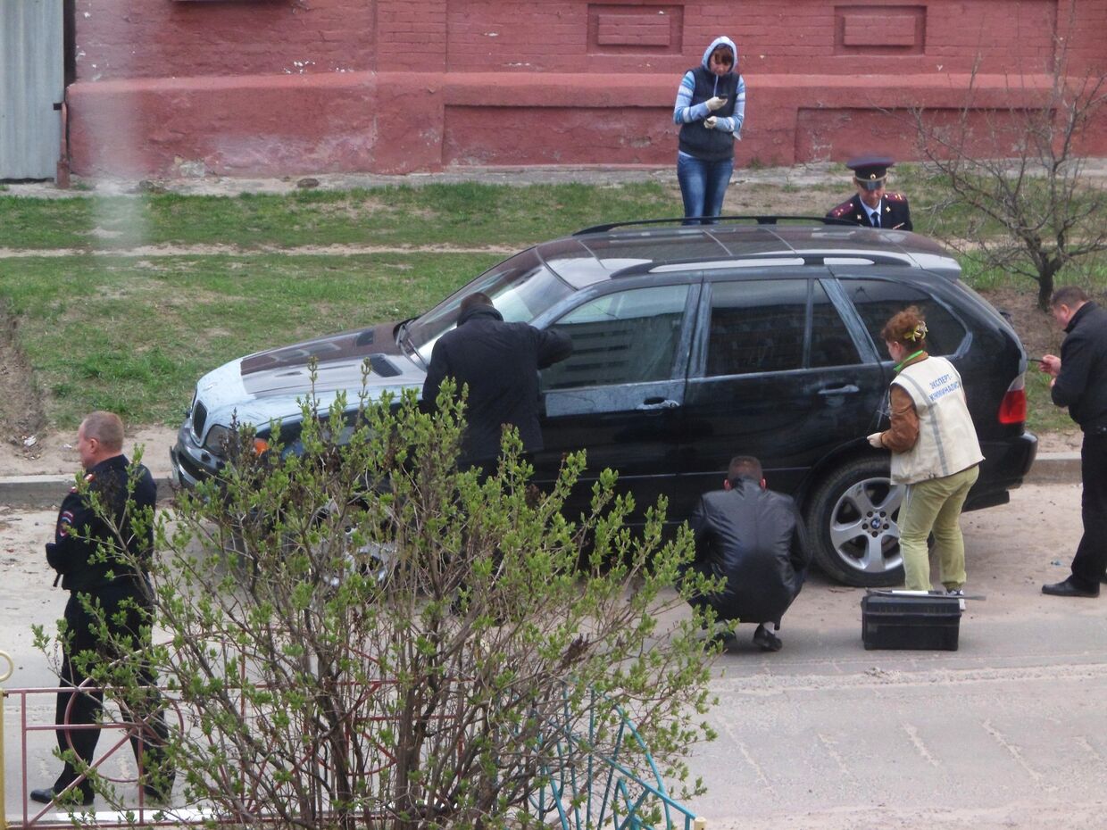 Криминалисты изучают автомобиль, на котором передвигался мужчина, открывший стрельбу в Белгороде