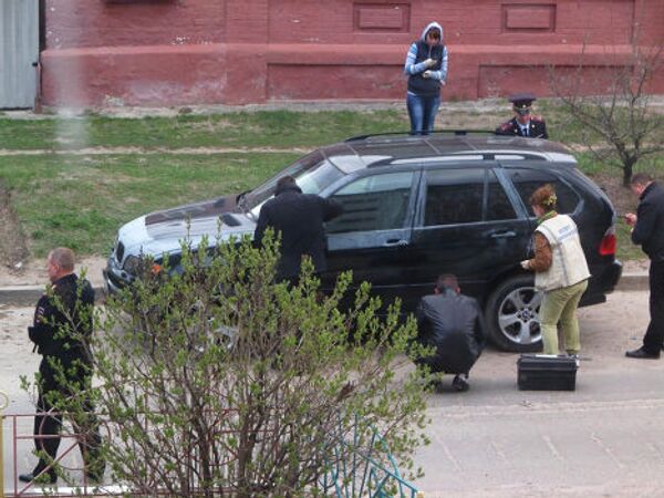 Криминалисты изучают автомобиль, на котором передвигался мужчина, открывший стрельбу в Белгороде