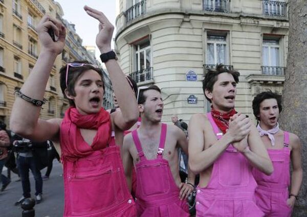 Празднование разрешения однополых браков во Франции