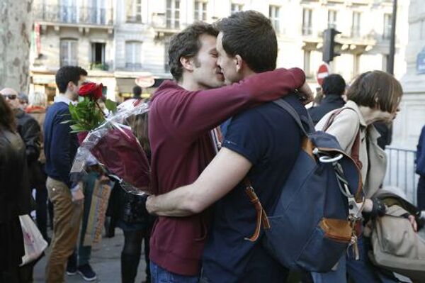 Празднование разрешения однополых браков во Франции