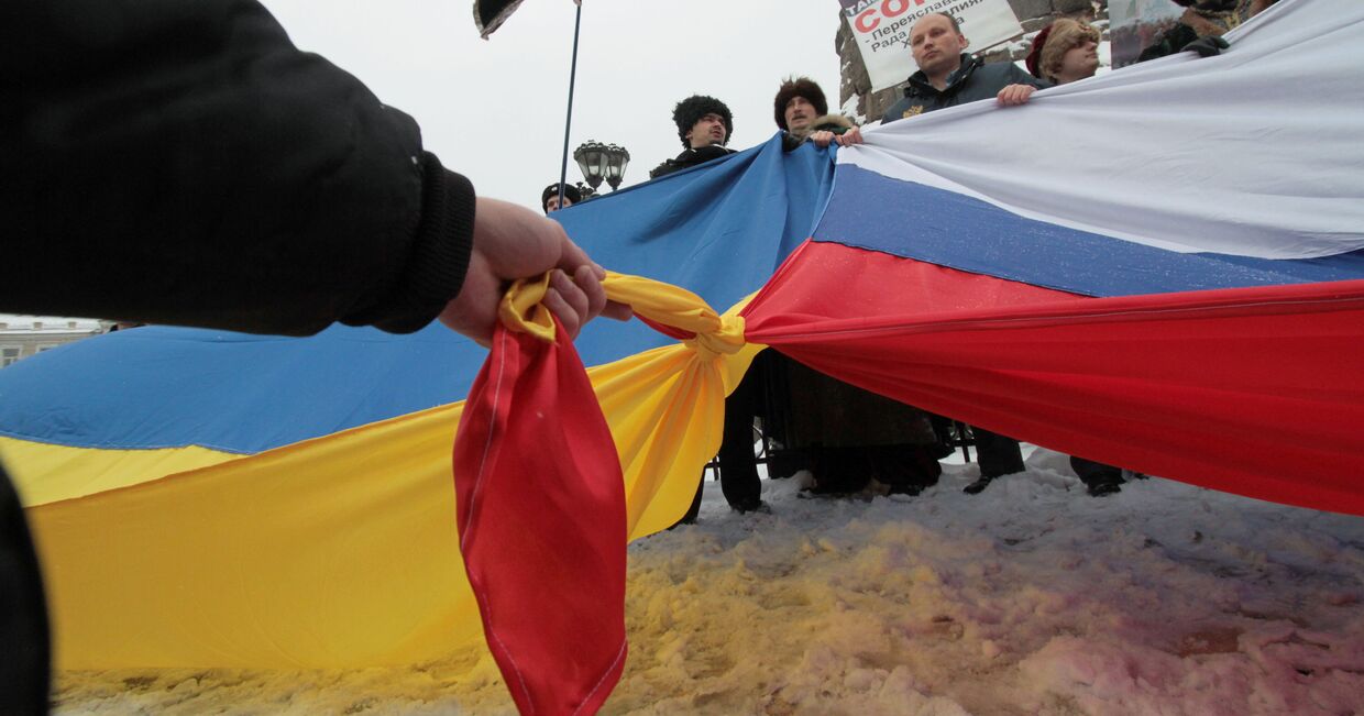 Участники акция «Переяславская Рада вчера - это Таможенный союз сегодня!» в Киеве
