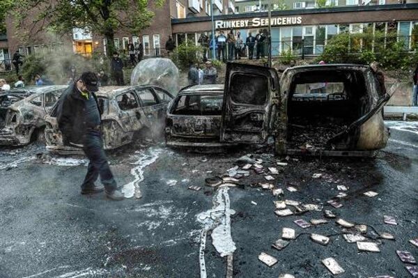Автомобили, сожженные в результате беспорядков в Стокгольме