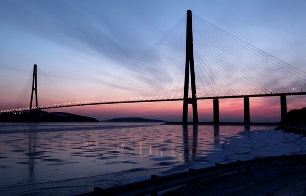 Вантовый мост через пролив Босфор Восточный на остров Русский во Владивостоке Вантовый мост через пролив Босфор Восточный на остров Русский во Владивостоке
