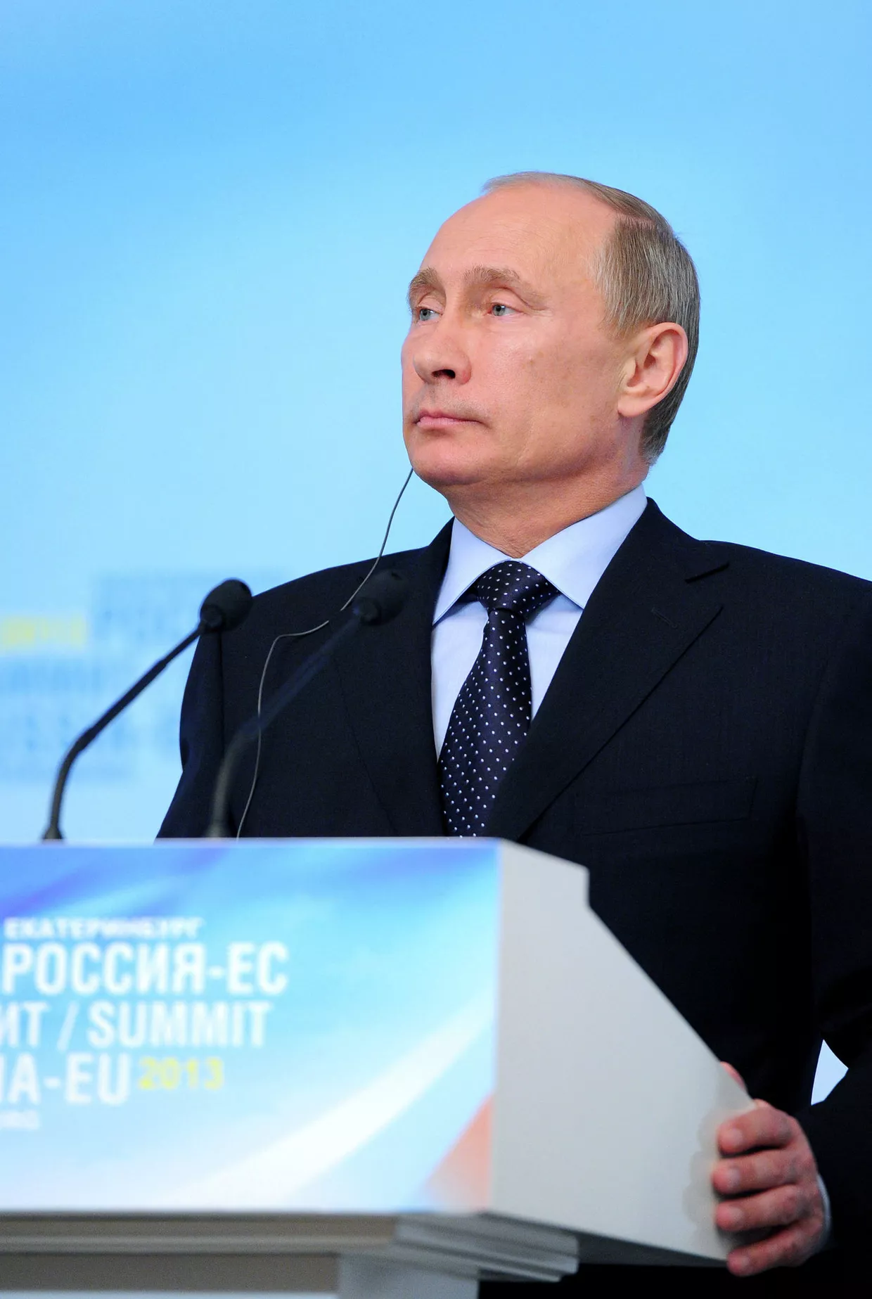 Президент РФ Владимир Путин во время пресс-конференции Россия - Европейский союз в Екатеринбурге Президент РФ Владимир Путин во время пресс-конференции Россия - Европейский союз в Екатеринбурге