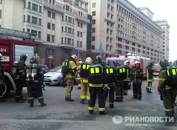 Станцию метро Охотный ряд в центре Москвы закрыли из-за пожара