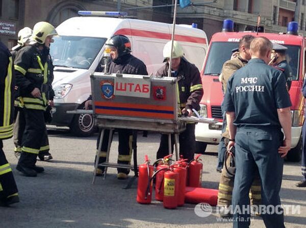 Станцию метро Охотный ряд в центре Москвы закрыли из-за пожара