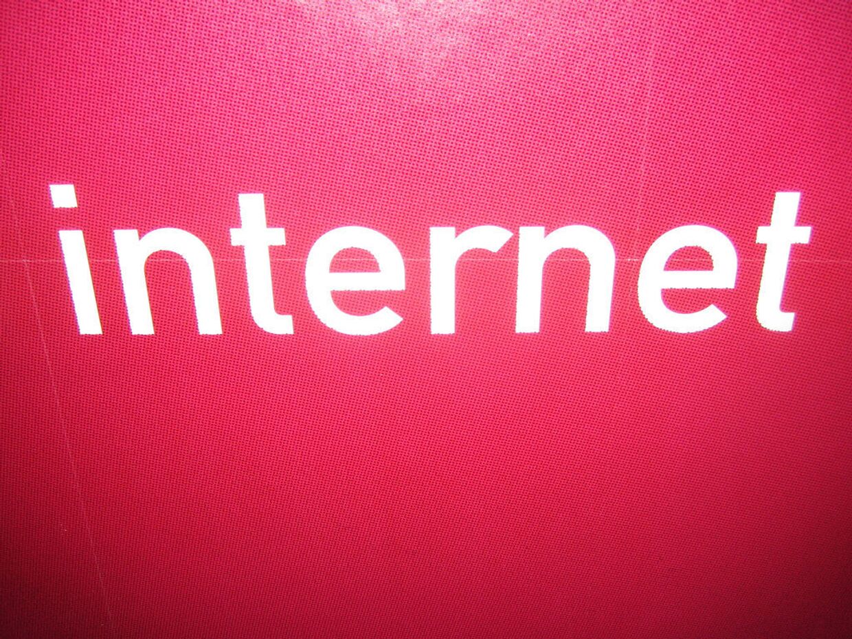 Надпись «Интернет»