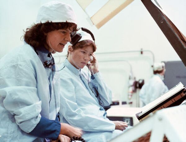 Первая женщина-астронавт США Салли Райд в Космическом центре Кеннеди, 1978 год