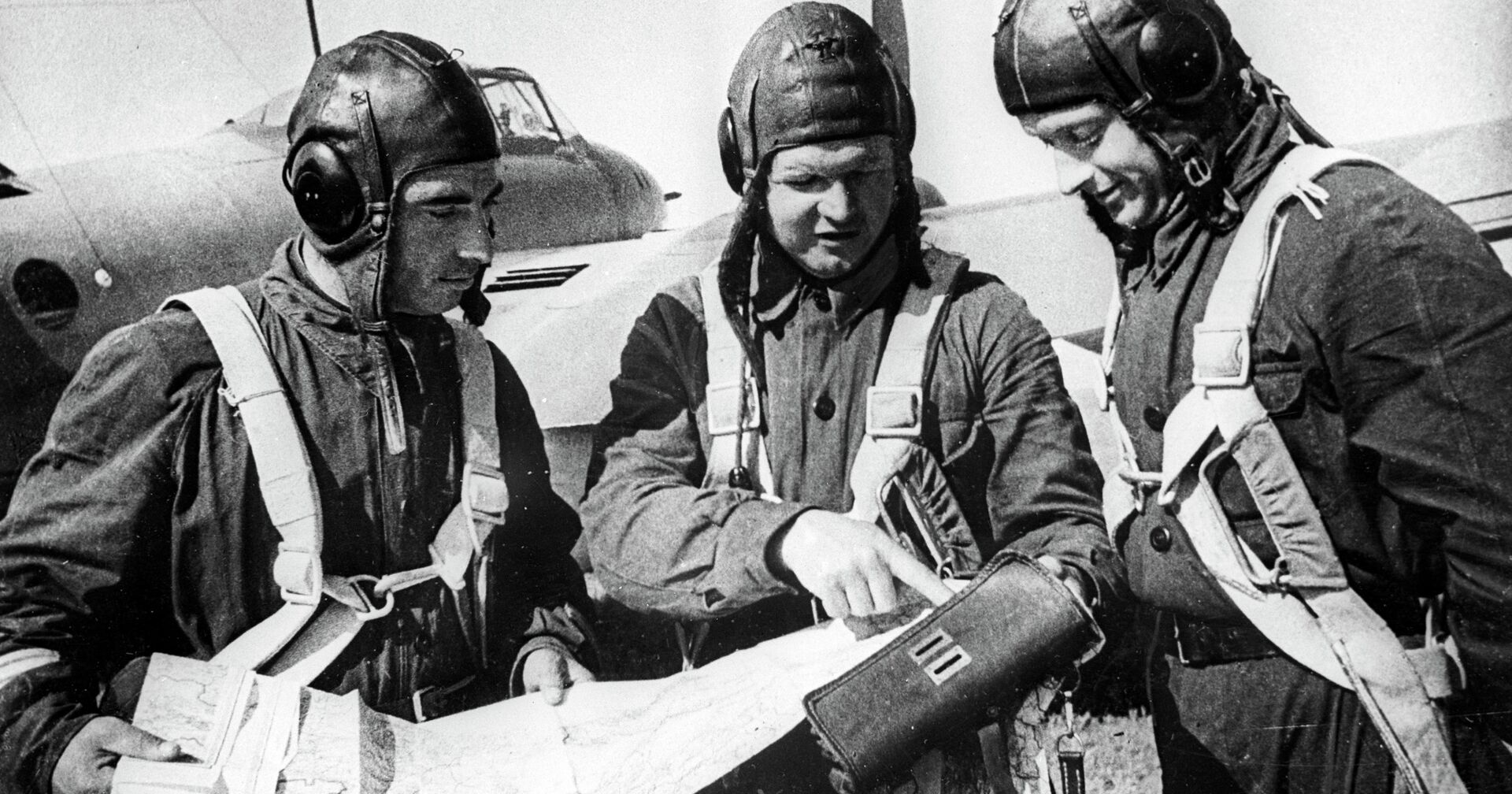 Летчики перед вылетом на бомбежку - ИноСМИ, 1920, 05.09.2021