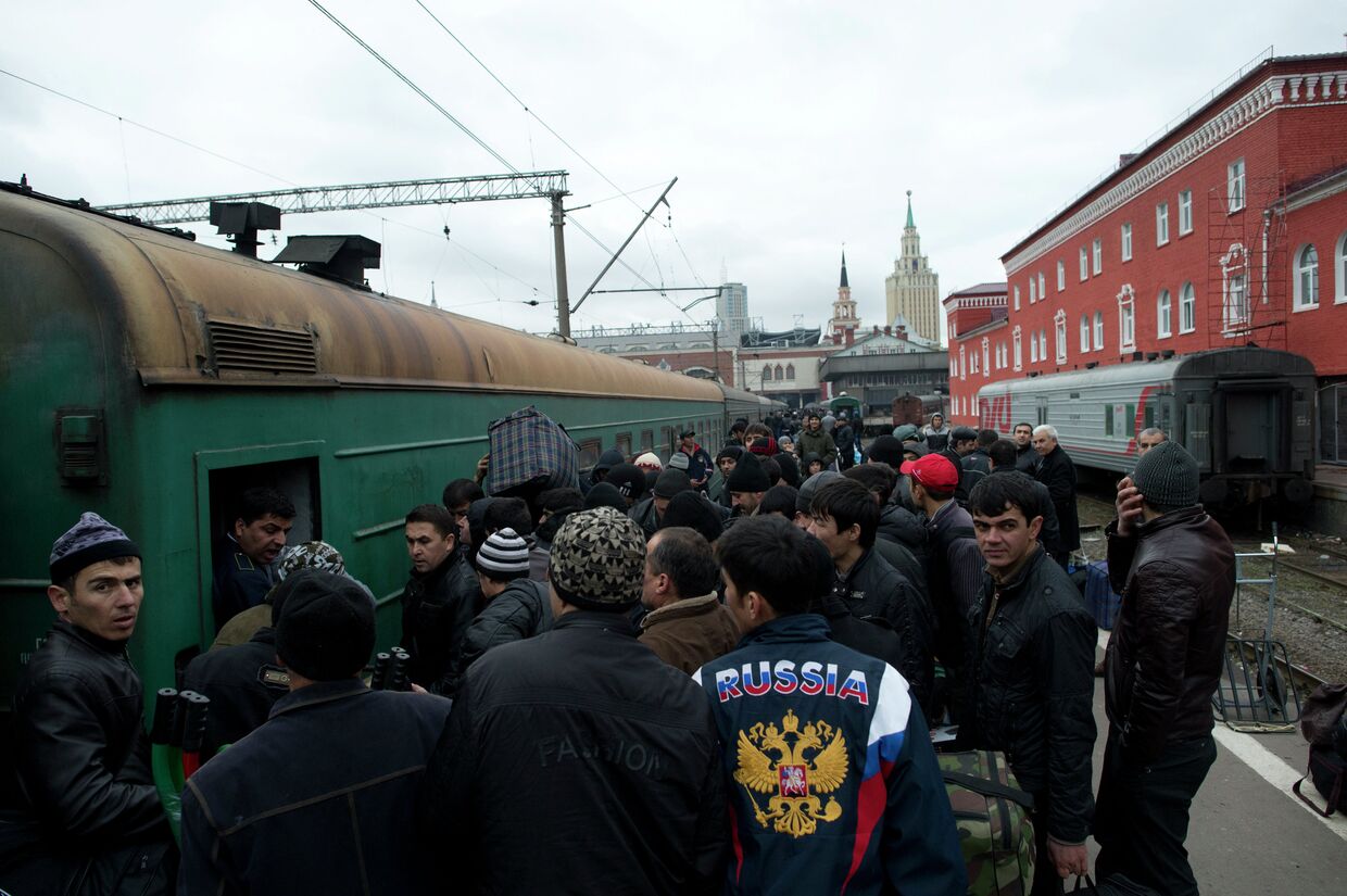 Пассажиры поезда «Москва-Душанбе»
