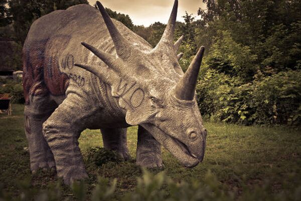 Динозавр в парке равлечений «Сприпарк» в Берлине 
