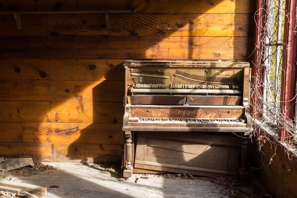Старинный орган в заброшенном парке развлечений в г. Уичито, Канзас