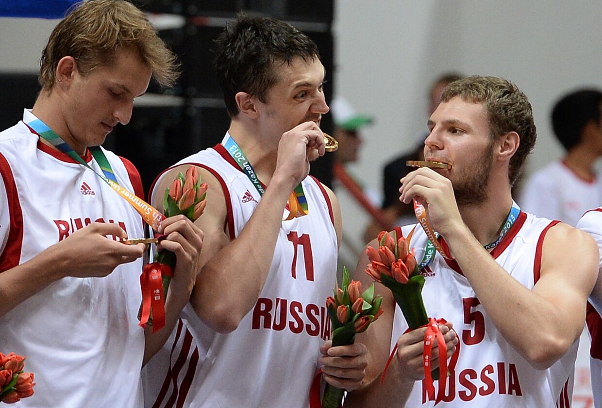 Российские баскетболисты с золотыми медалями на Универсиаде в Казани