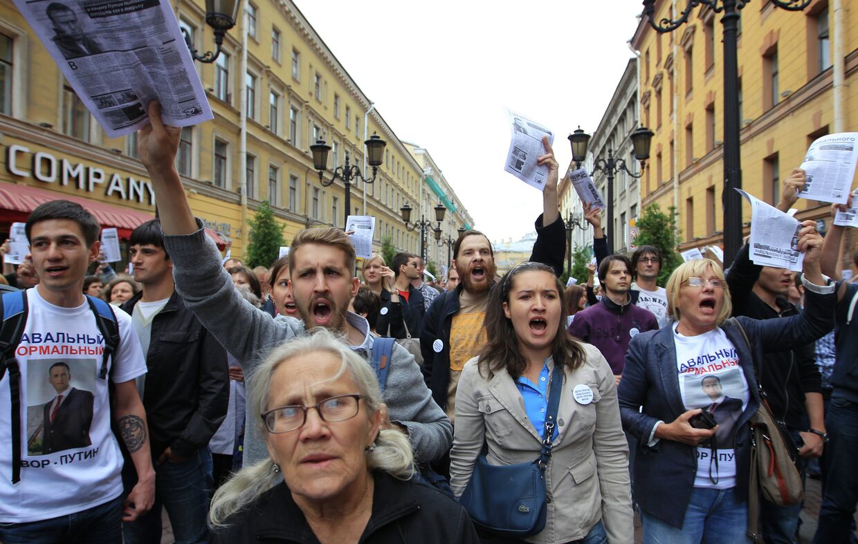 Народный сход в поддержку Алексея Навального в Санкт-Петербурге. Архив