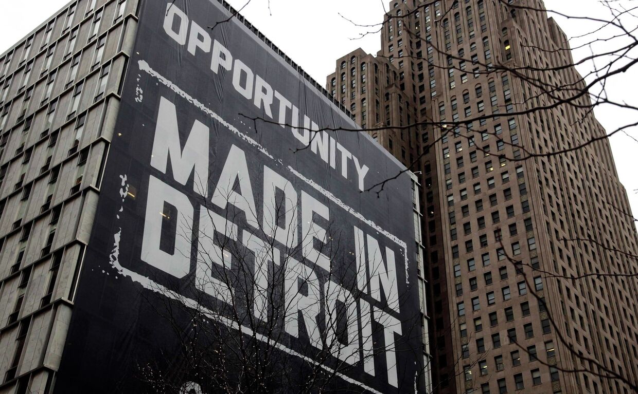 Баннер Сделано в Детройте на здании в центре города