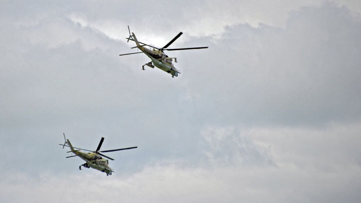 Вертолеты Ми-24 во время заключительной фазы крупномасштабных учений войск сил Центрального и Восточного военных округов